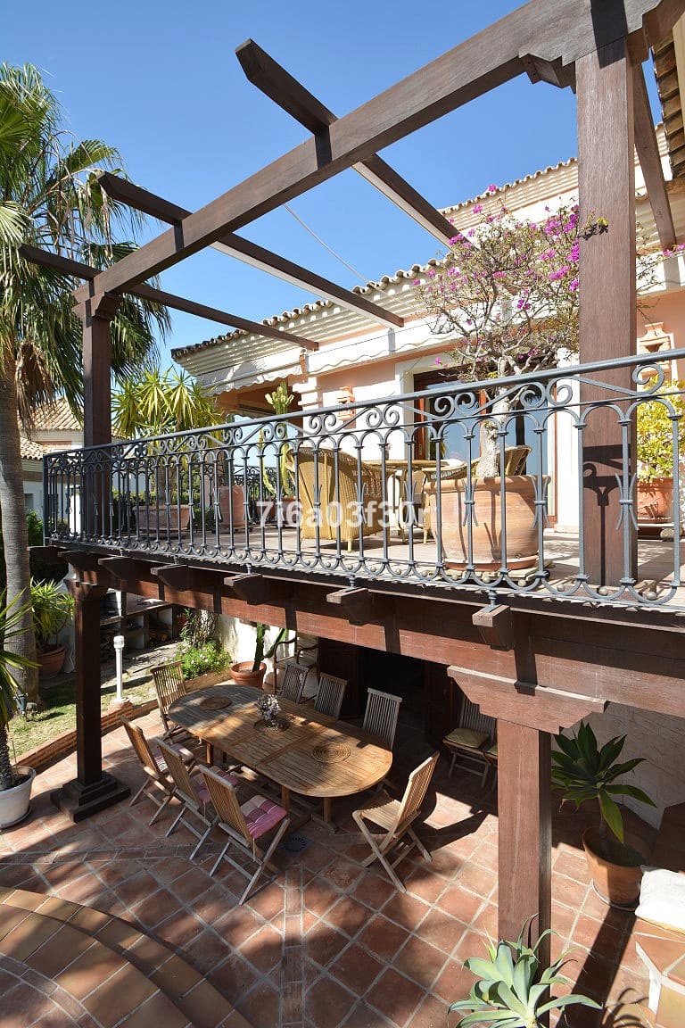 5 sypialnia Willa na sprzedaż w Nueva Andalucia z basenem garażem - 3 500 000 € (Ref: 8442029)