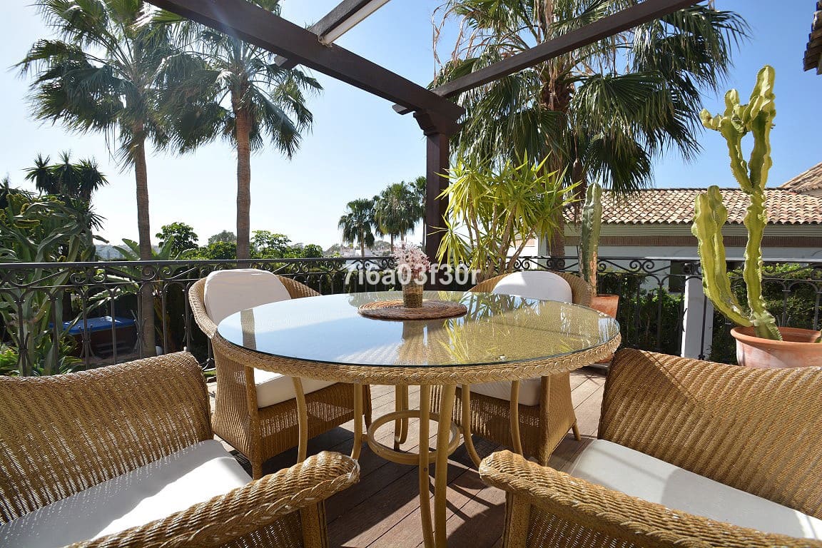 5 sypialnia Willa na sprzedaż w Nueva Andalucia z basenem garażem - 3 500 000 € (Ref: 8442029)