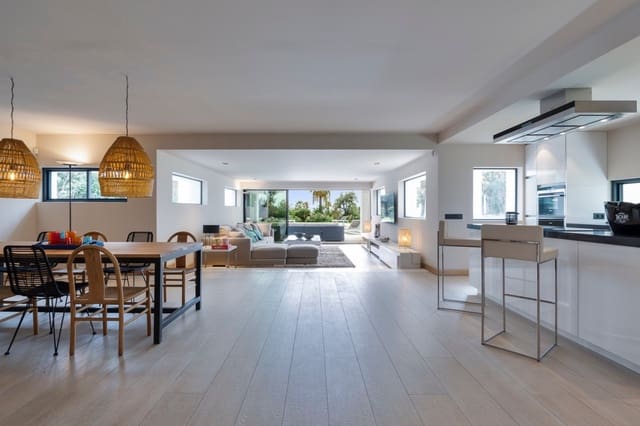 6 sypialnia Willa na sprzedaż w Las Brisas, Marbella z basenem - 5 250 000 € (Ref: 8442053)