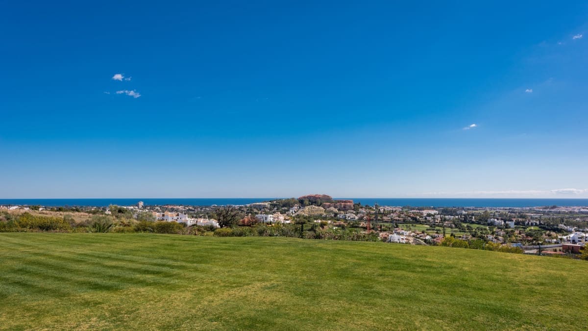 8 sovrum Villa till salu i Nueva Andalucia med pool - 11 950 000 € (Ref: 8442068)