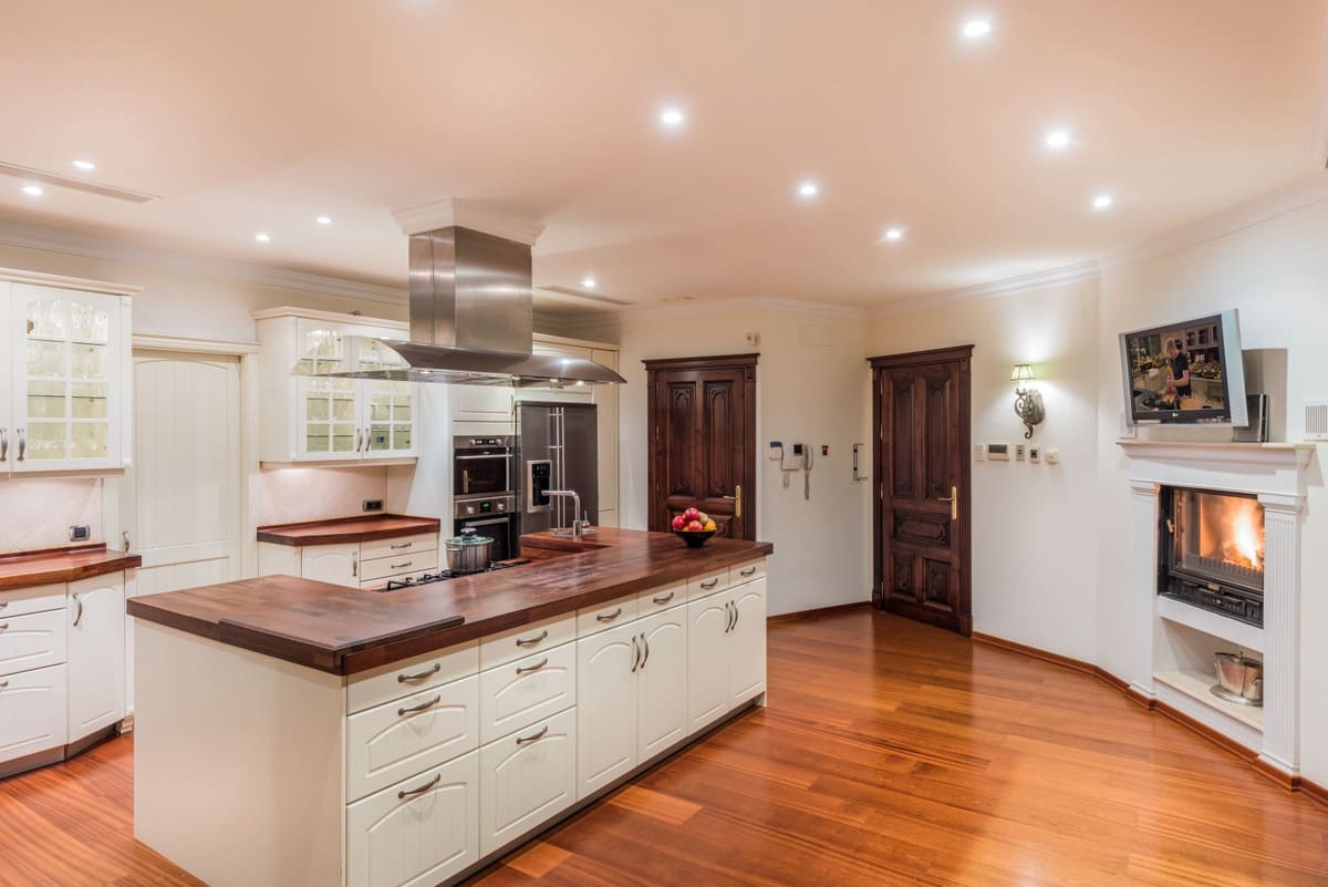 8 sovrum Villa till salu i Nueva Andalucia med pool - 11 950 000 € (Ref: 8442068)