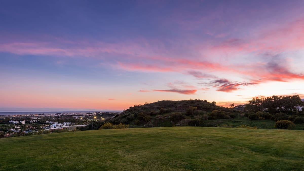 8 sovrum Villa till salu i Nueva Andalucia med pool - 11 950 000 € (Ref: 8442068)