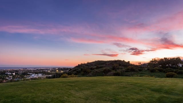 8 soverom Villa til salgs i Las Brisas, Marbella med svømmebasseng - € 11 950 000 (Ref: 8442068)