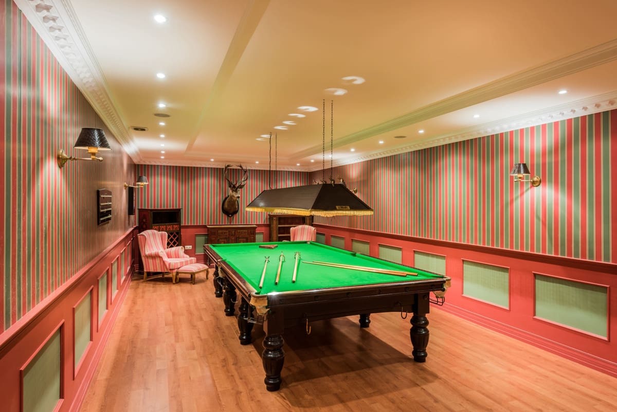 8 sovrum Villa till salu i Nueva Andalucia med pool - 11 950 000 € (Ref: 8442068)