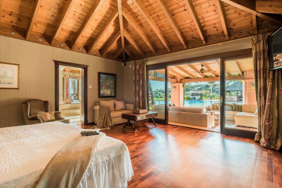 8 sovrum Villa till salu i Nueva Andalucia med pool - 11 950 000 € (Ref: 8442068)