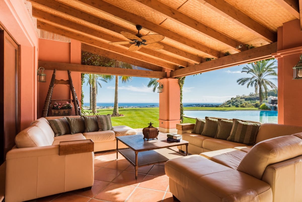 8 sovrum Villa till salu i Nueva Andalucia med pool - 11 950 000 € (Ref: 8442068)