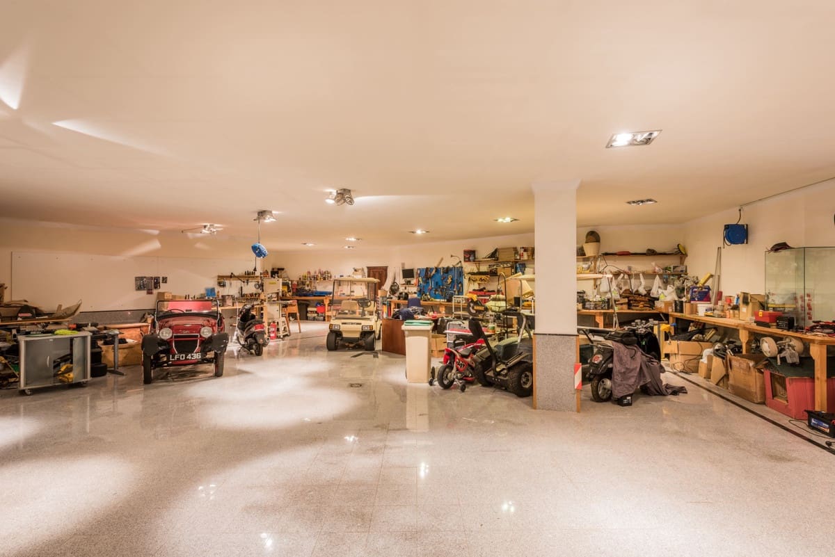 8 sovrum Villa till salu i Nueva Andalucia med pool - 11 950 000 € (Ref: 8442068)