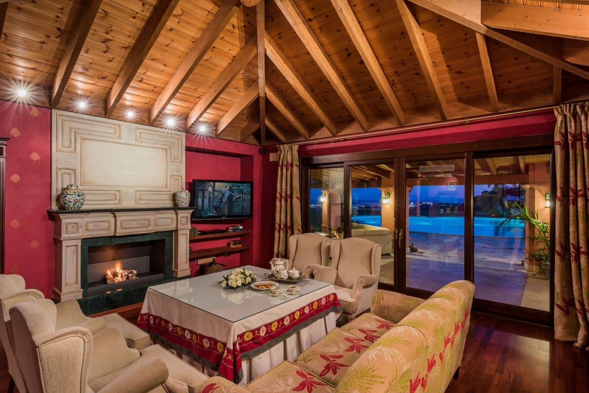 8 sovrum Villa till salu i Nueva Andalucia med pool - 11 950 000 € (Ref: 8442068)