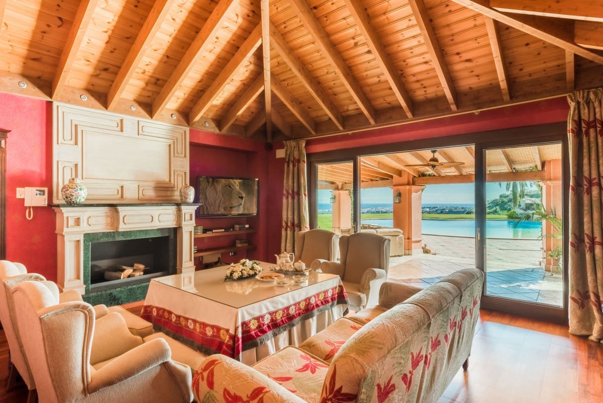 8 sovrum Villa till salu i Nueva Andalucia med pool - 11 950 000 € (Ref: 8442068)