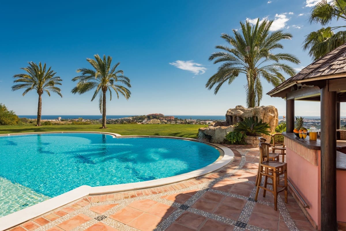 8 sovrum Villa till salu i Nueva Andalucia med pool - 11 950 000 € (Ref: 8442068)