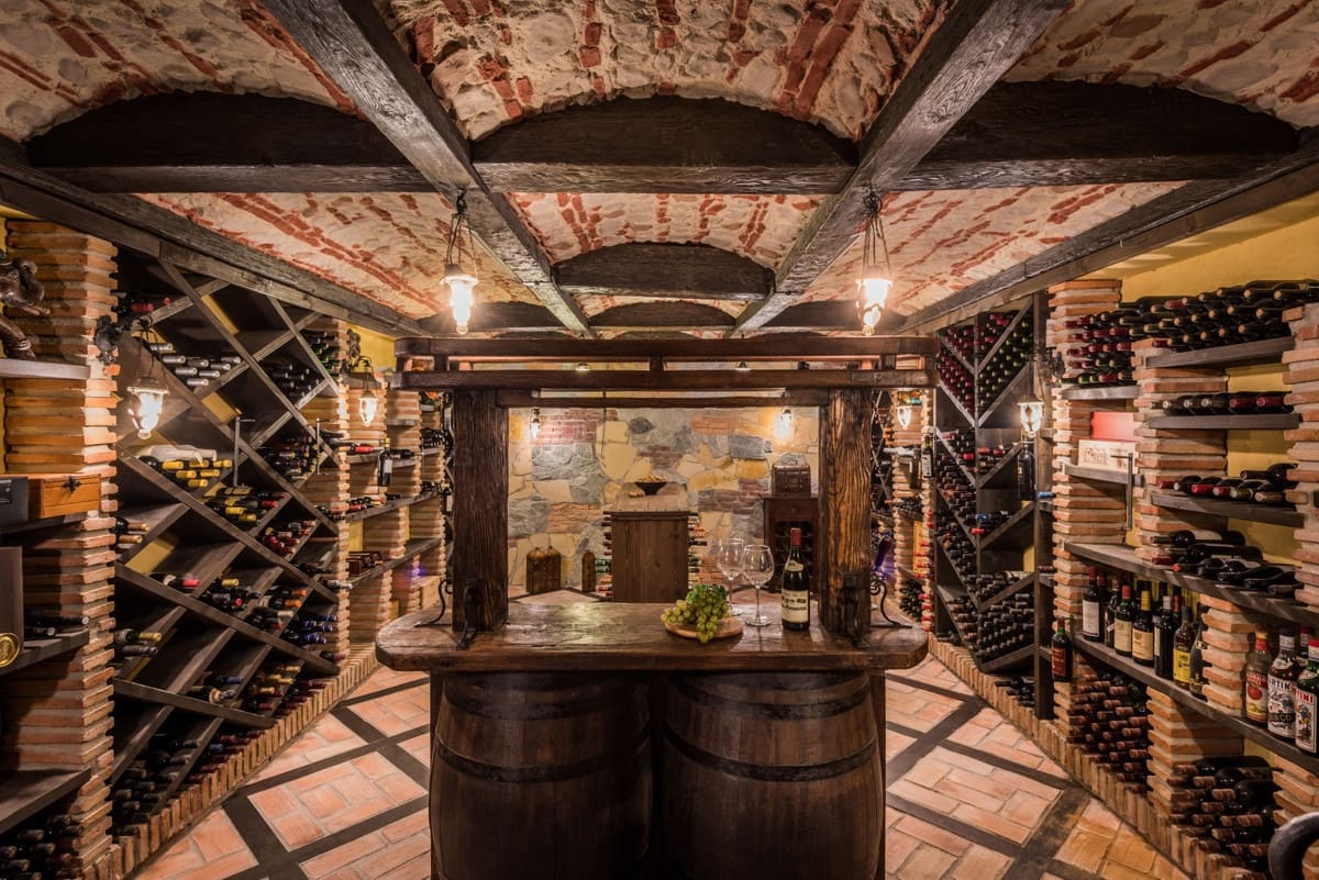 8 sovrum Villa till salu i Nueva Andalucia med pool - 11 950 000 € (Ref: 8442068)