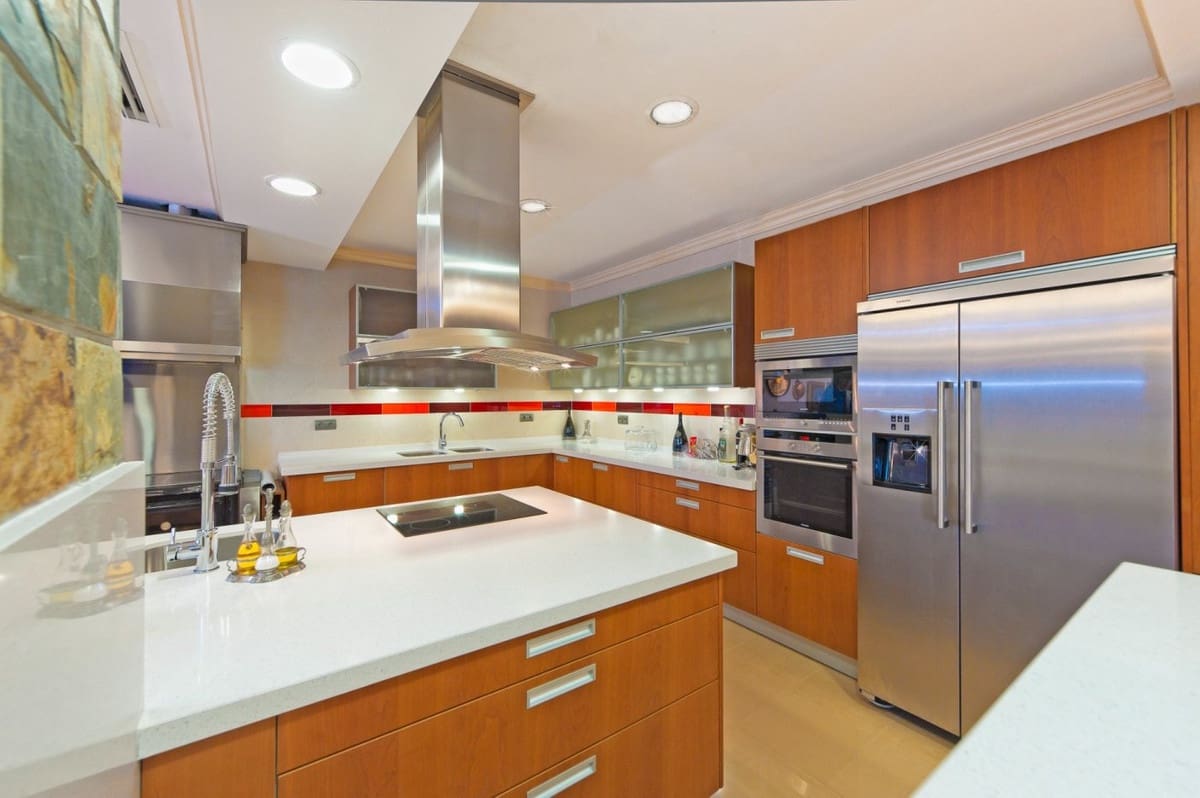 7 bedroom Villa for sale in La Cala de Mijas with pool garage - € 5,600,000 (Ref: 8442073)