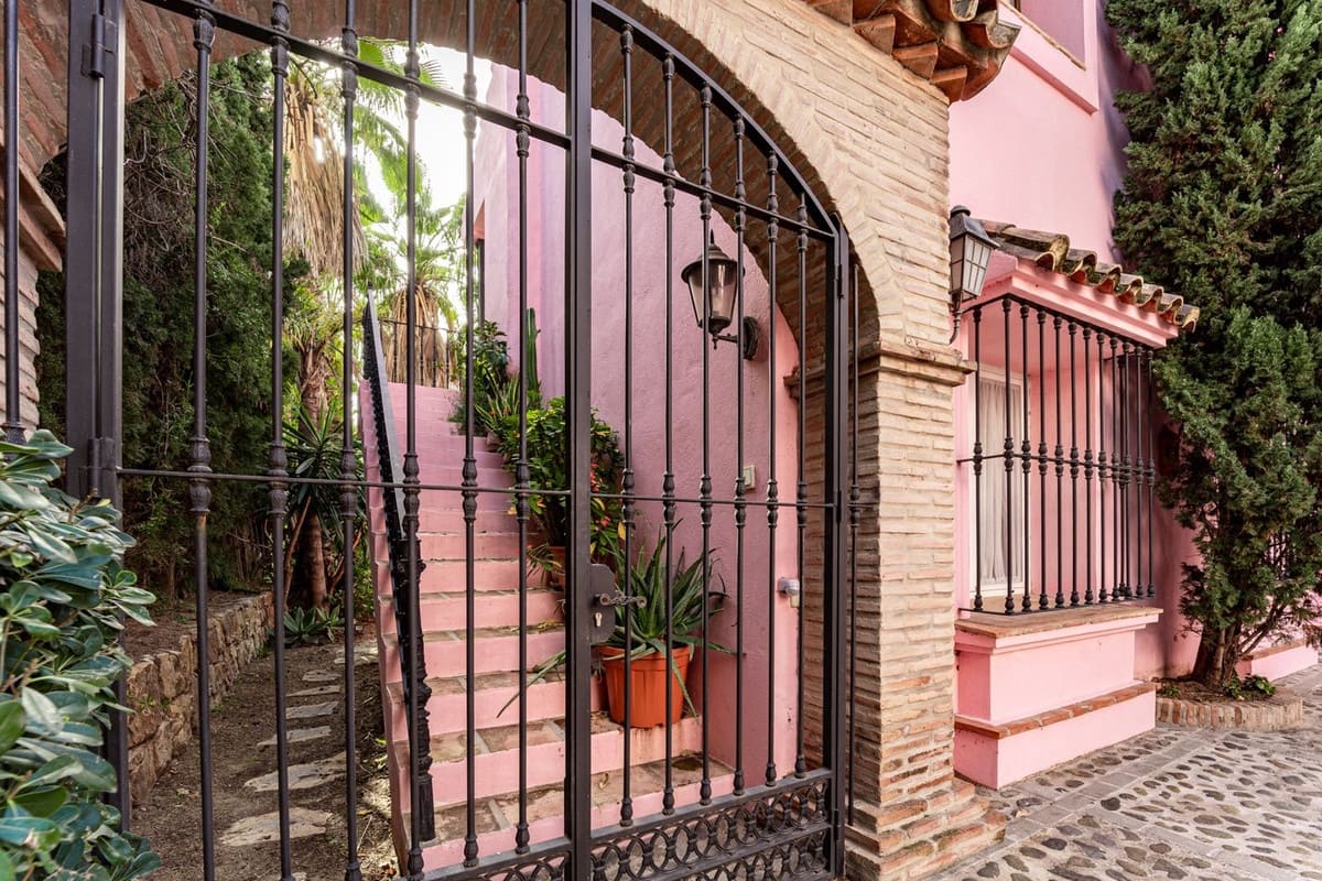 5 soverom Villa til salgs i Benahavis med svømmebasseng - € 5 250 000 (Ref: 8442074)