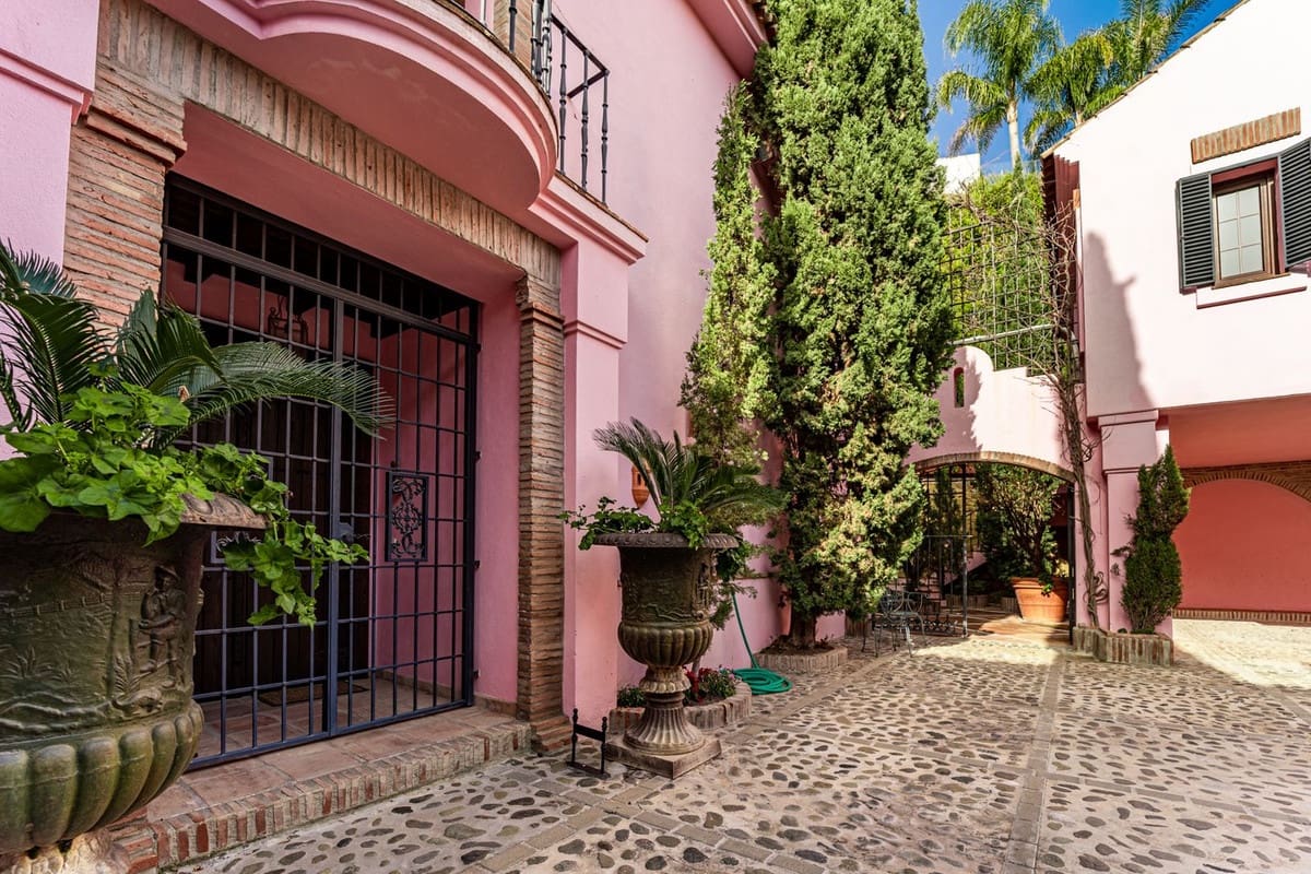 5 soverom Villa til salgs i Benahavis med svømmebasseng - € 5 250 000 (Ref: 8442074)