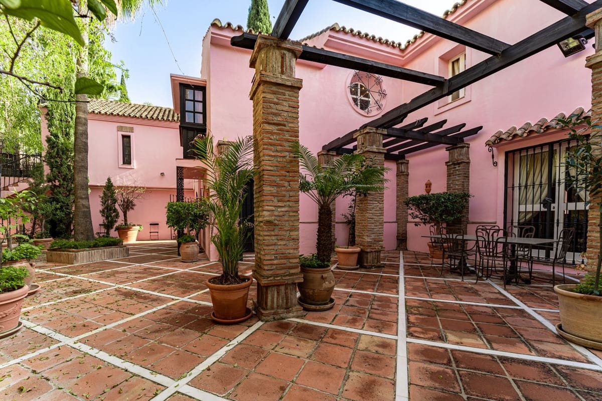 5 soverom Villa til salgs i Benahavis med svømmebasseng - € 5 250 000 (Ref: 8442074)