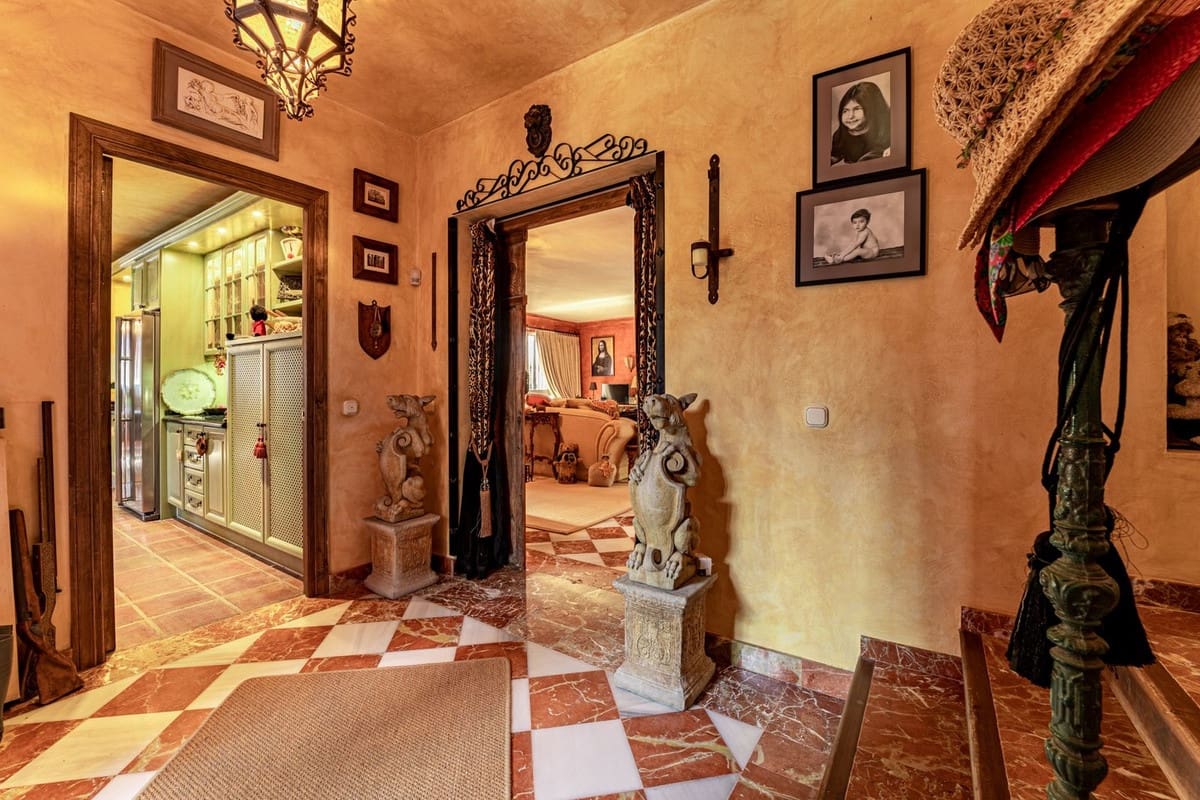 5 soverom Villa til salgs i Benahavis med svømmebasseng - € 5 250 000 (Ref: 8442074)