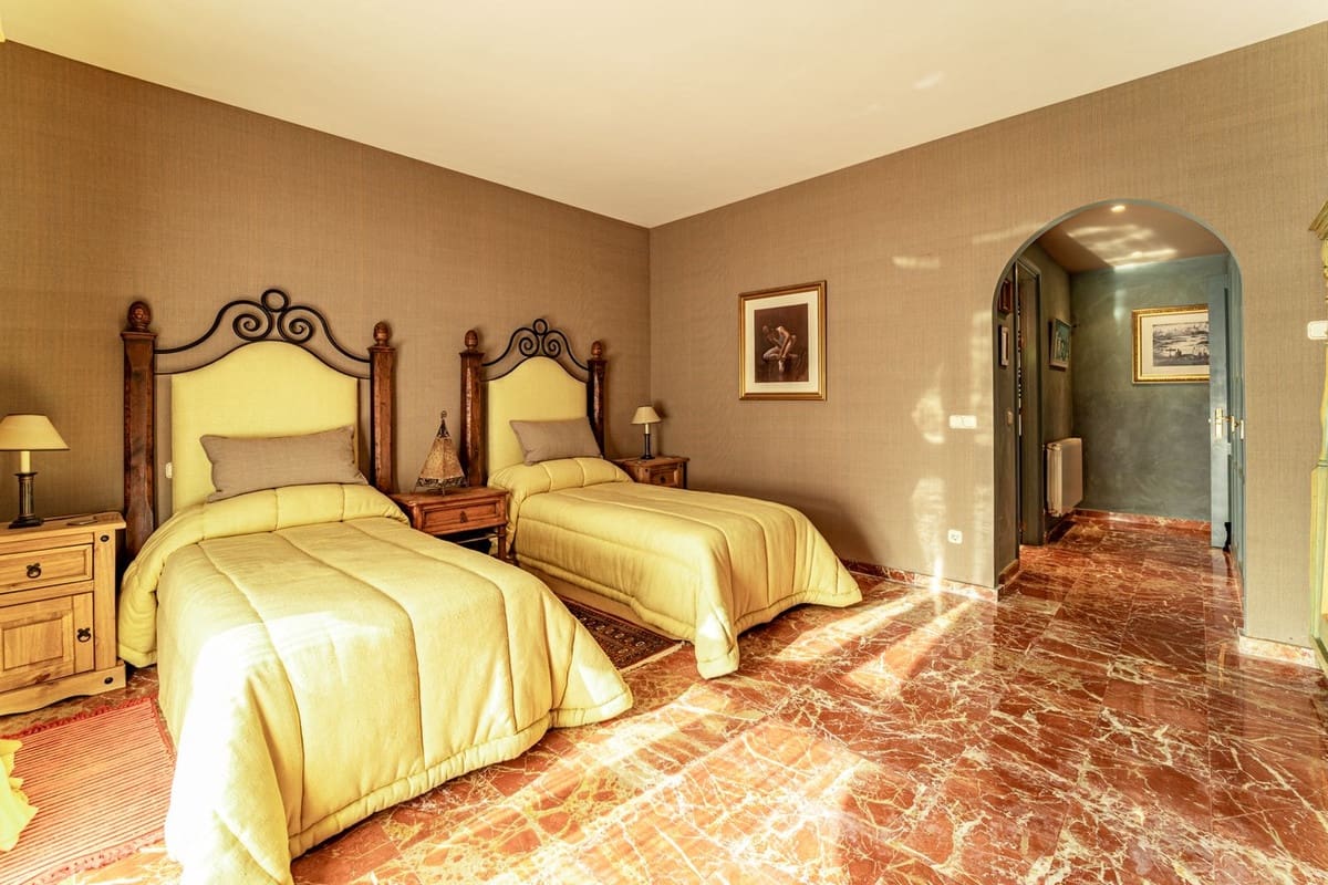 5 soverom Villa til salgs i Benahavis med svømmebasseng - € 5 250 000 (Ref: 8442074)