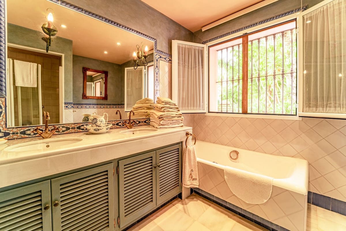 5 soverom Villa til salgs i Benahavis med svømmebasseng - € 5 250 000 (Ref: 8442074)