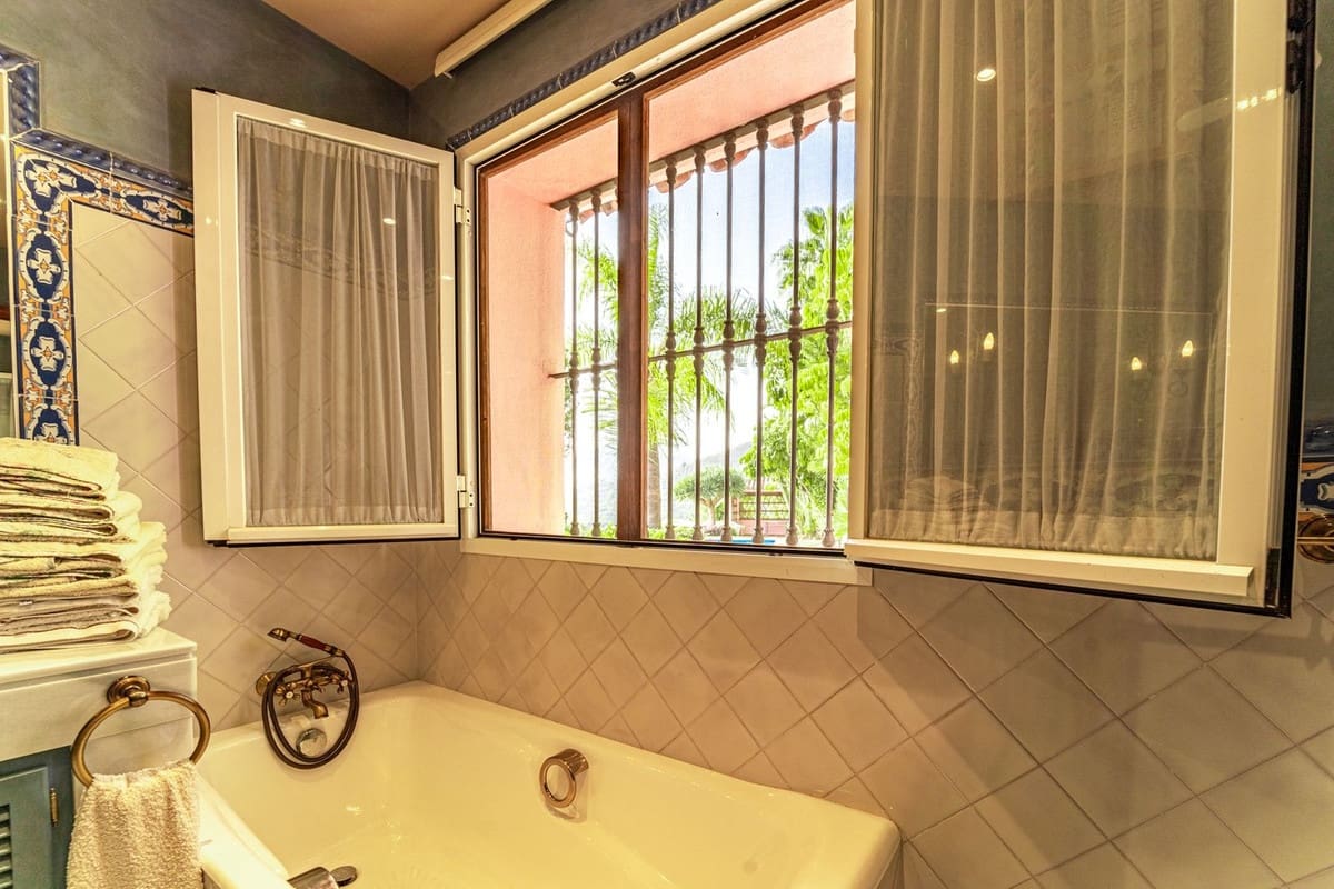 5 soverom Villa til salgs i Benahavis med svømmebasseng - € 5 250 000 (Ref: 8442074)