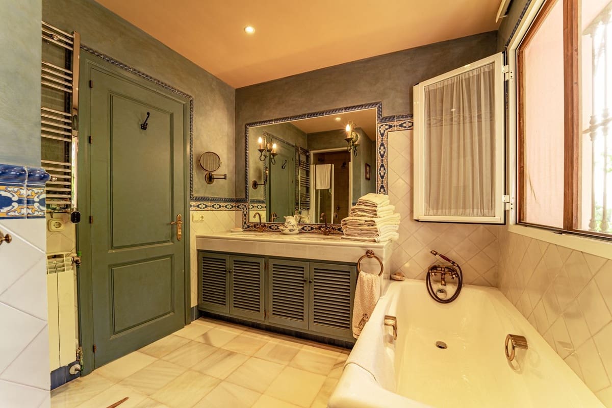 5 soverom Villa til salgs i Benahavis med svømmebasseng - € 5 250 000 (Ref: 8442074)