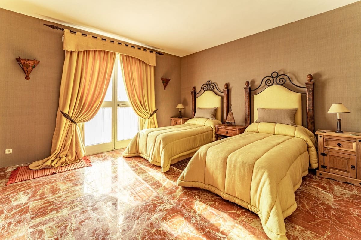 5 soverom Villa til salgs i Benahavis med svømmebasseng - € 5 250 000 (Ref: 8442074)