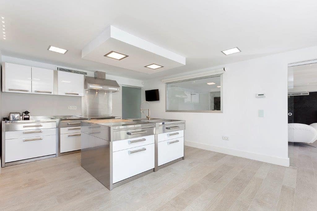 6 bedroom Villa for sale in Golden Mile with pool garage - € 3,950,000 (Ref: 8442091)