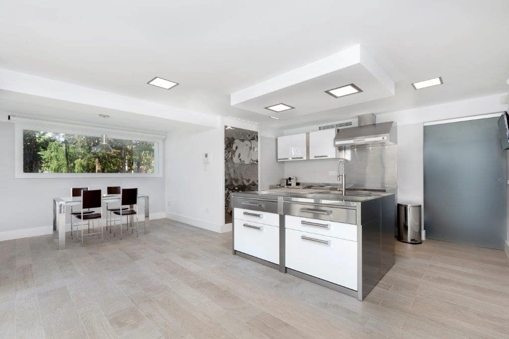 6 bedroom Villa for sale in Golden Mile with pool garage - € 3,950,000 (Ref: 8442091)