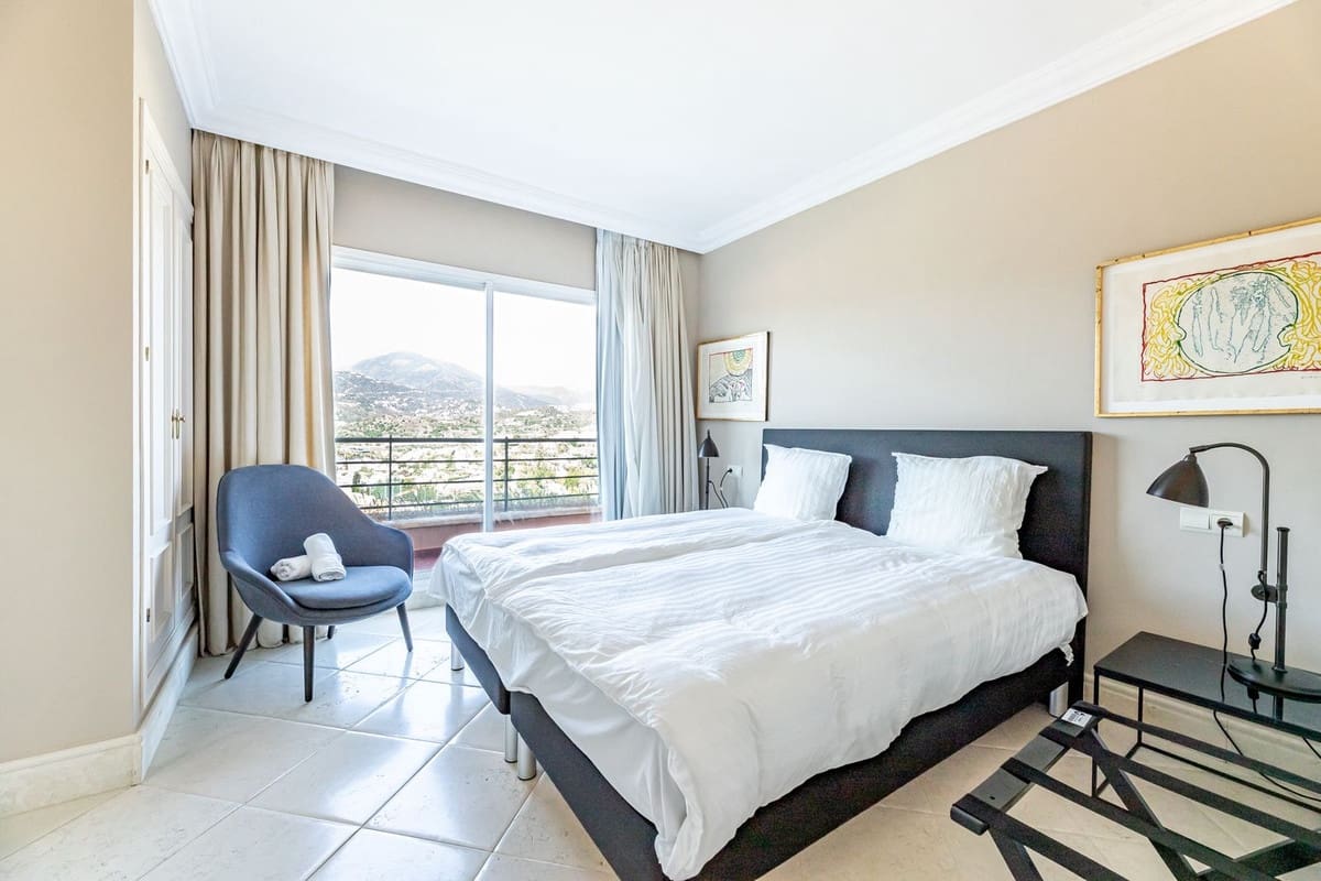 5 soverom Penthouse til salgs i Nueva Andalucia med svømmebasseng garasje - € 3 700 000 (Ref: 8442093)