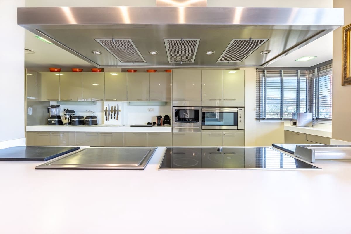 5 soverom Penthouse til salgs i Nueva Andalucia med svømmebasseng garasje - € 3 700 000 (Ref: 8442093)