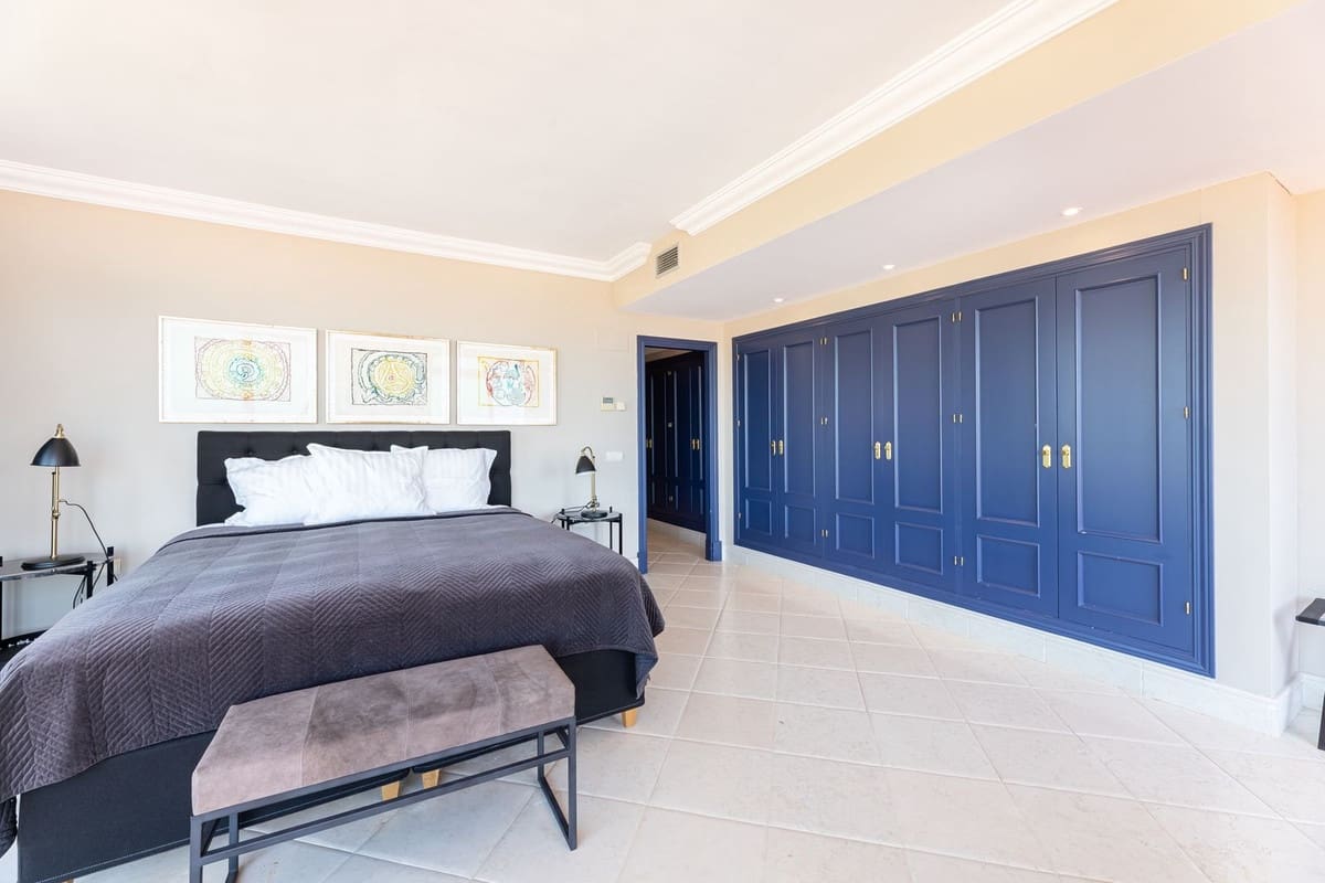 5 soverom Penthouse til salgs i Nueva Andalucia med svømmebasseng garasje - € 3 700 000 (Ref: 8442093)