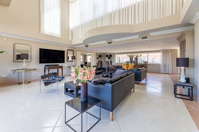 5 soverom Penthouse til salgs i Las Brisas, Marbella med svømmebasseng garasje - € 3 700 000 (Ref: 8442093)