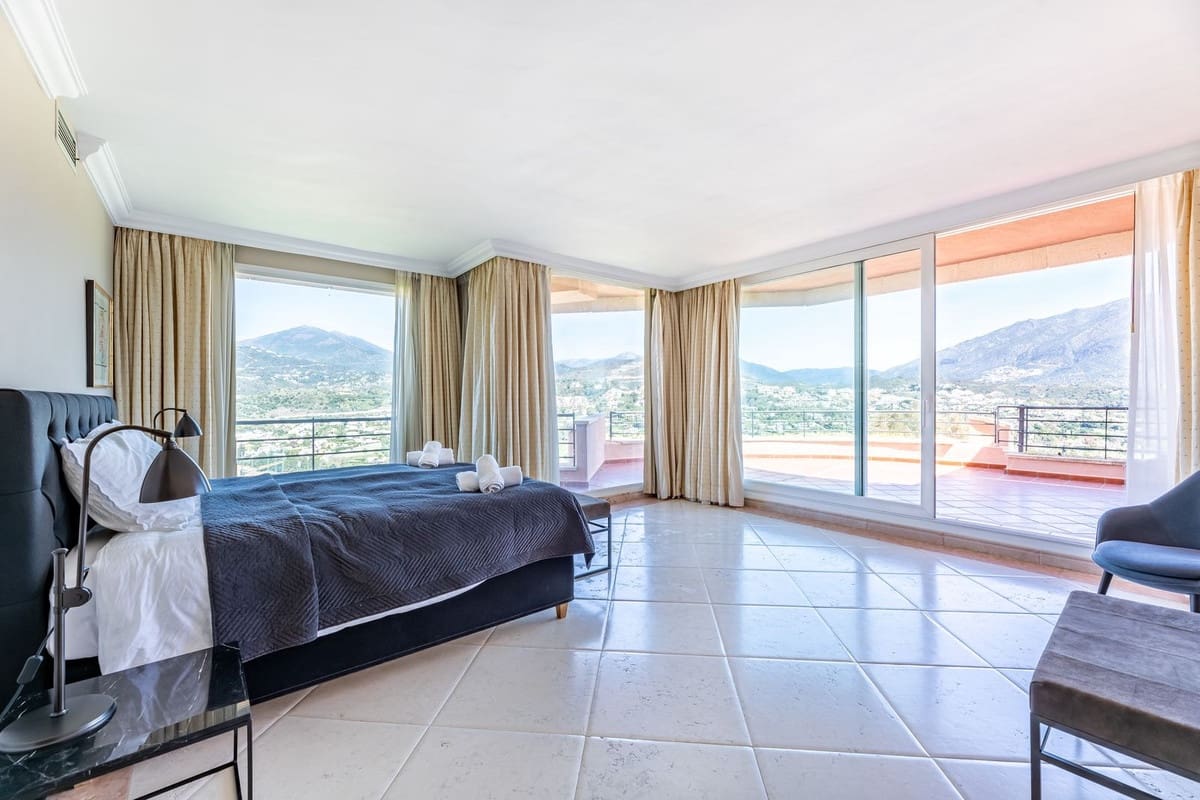 5 soverom Penthouse til salgs i Nueva Andalucia med svømmebasseng garasje - € 3 700 000 (Ref: 8442093)
