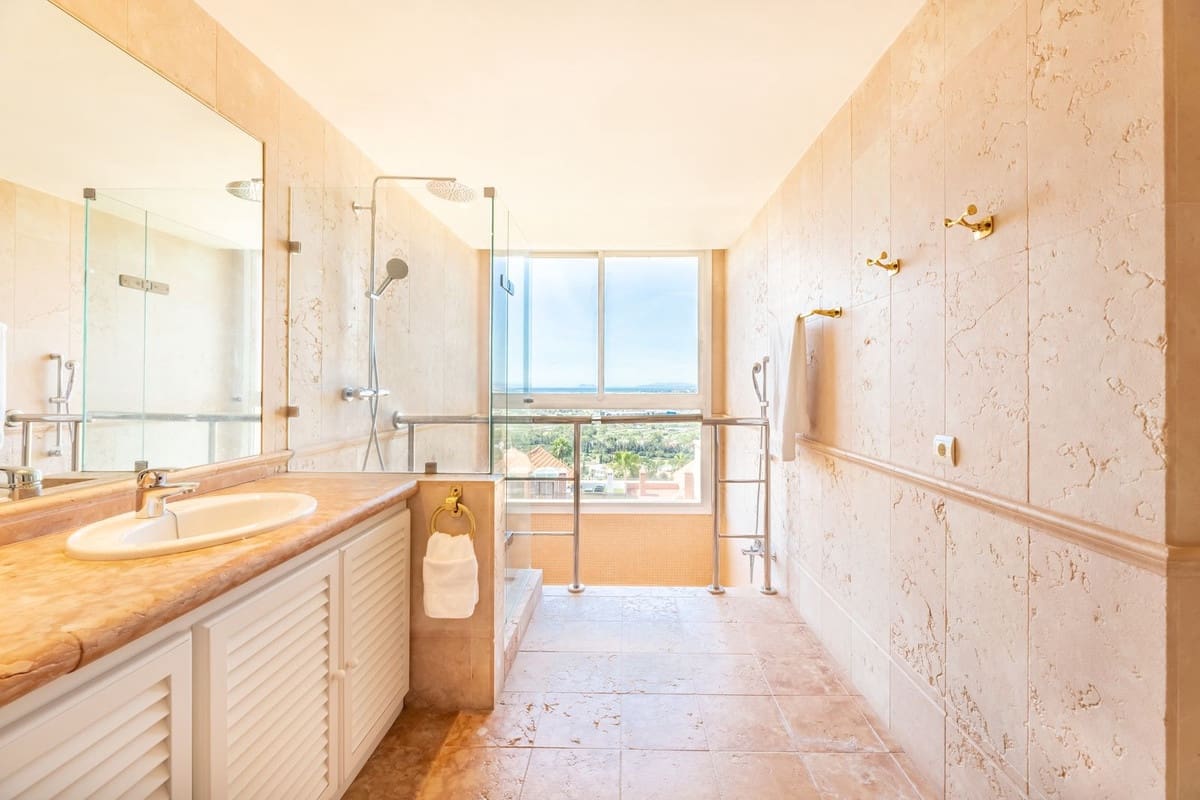 5 soverom Penthouse til salgs i Nueva Andalucia med svømmebasseng garasje - € 3 700 000 (Ref: 8442093)