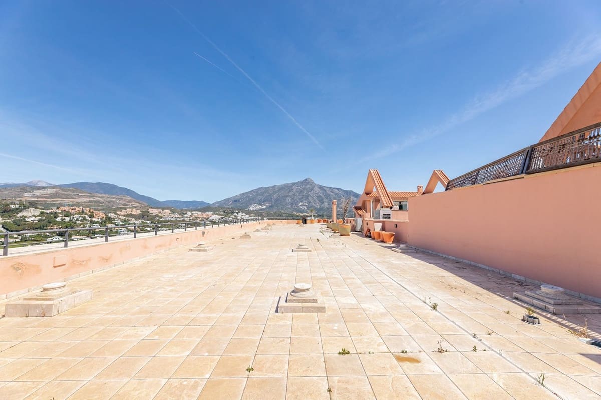 5 soverom Penthouse til salgs i Nueva Andalucia med svømmebasseng garasje - € 3 700 000 (Ref: 8442093)