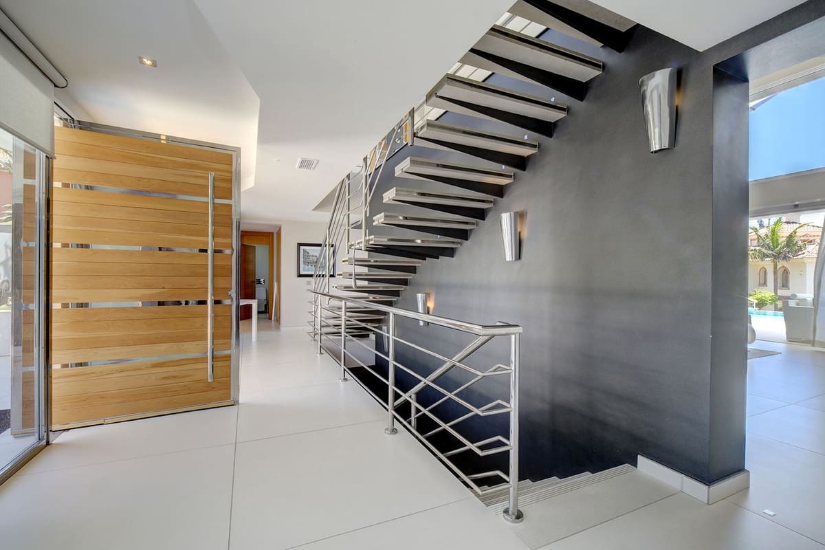 5 soverom Villa til salgs i Nueva Andalucia med svømmebasseng garasje - € 3 950 000 (Ref: 8442102)