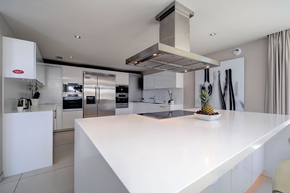 5 soverom Villa til salgs i Nueva Andalucia med svømmebasseng garasje - € 3 950 000 (Ref: 8442102)