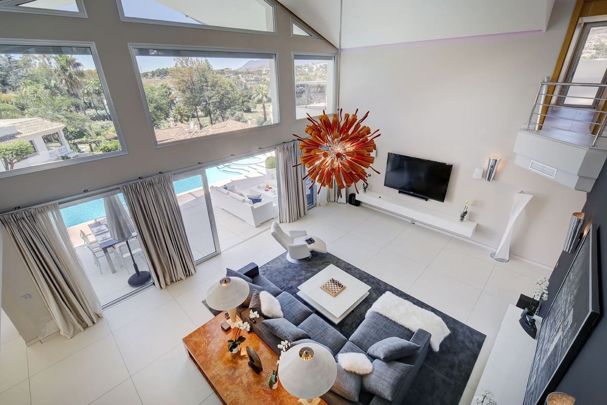 5 soverom Villa til salgs i Nueva Andalucia med svømmebasseng garasje - € 3 950 000 (Ref: 8442102)