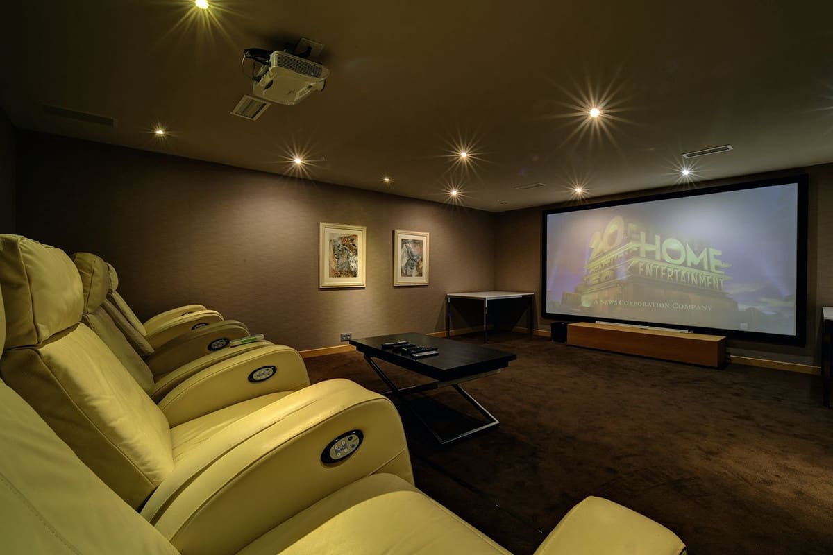 5 soverom Villa til salgs i Nueva Andalucia med svømmebasseng garasje - € 3 950 000 (Ref: 8442102)