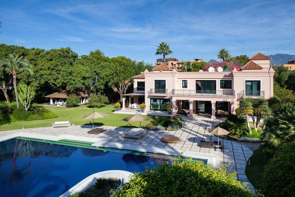 10 soveværelse Villa til salg i Estepona med swimmingpool - € 13.500.000 (Ref: 8442103)