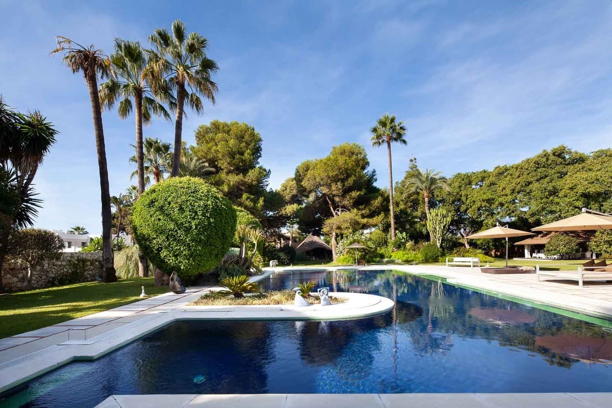 10 soveværelse Villa til salg i Estepona med swimmingpool - € 13.500.000 (Ref: 8442103)