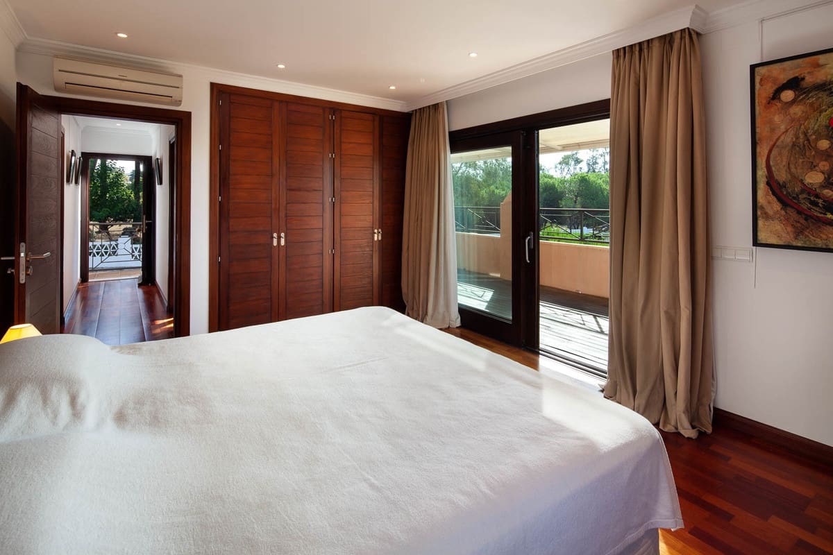 10 soveværelse Villa til salg i Estepona med swimmingpool - € 13.500.000 (Ref: 8442103)