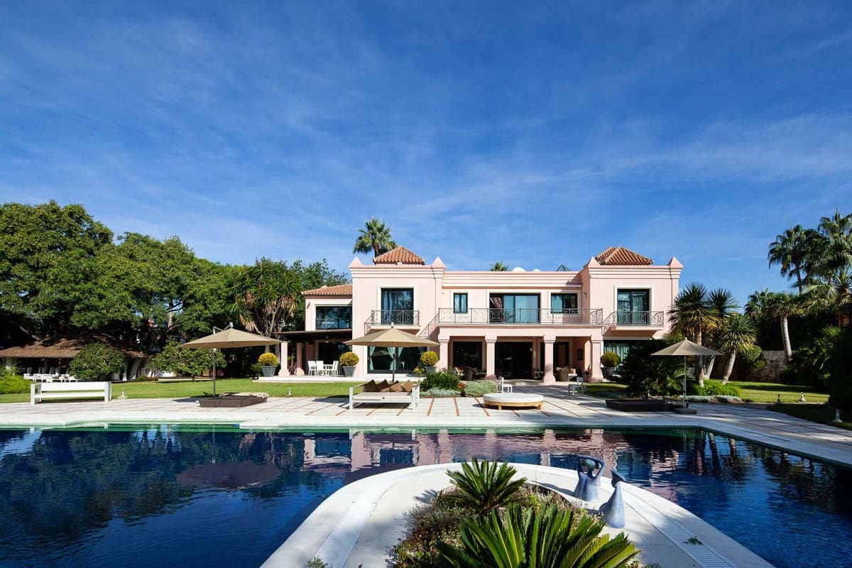 10 soveværelse Villa til salg i Estepona med swimmingpool - € 13.500.000 (Ref: 8442103)