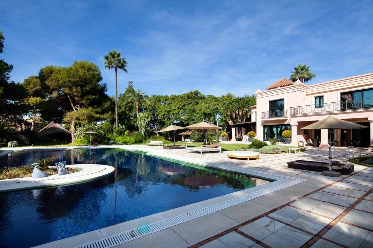 10 soveværelse Villa til salg i Estepona med swimmingpool - € 13.500.000 (Ref: 8442103)