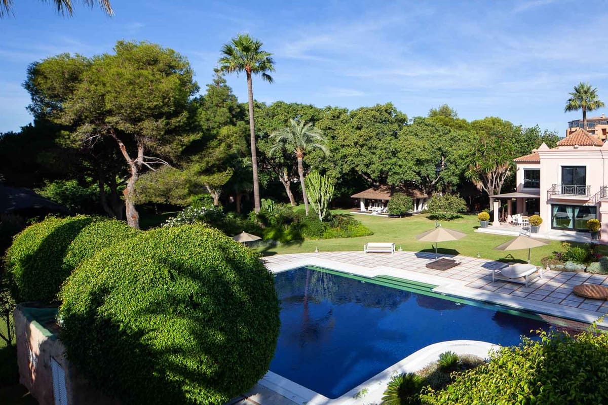10 soveværelse Villa til salg i Estepona med swimmingpool - € 13.500.000 (Ref: 8442103)