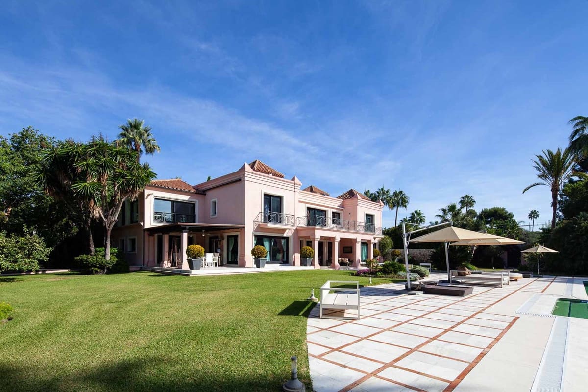 10 soveværelse Villa til salg i Estepona med swimmingpool - € 13.500.000 (Ref: 8442103)