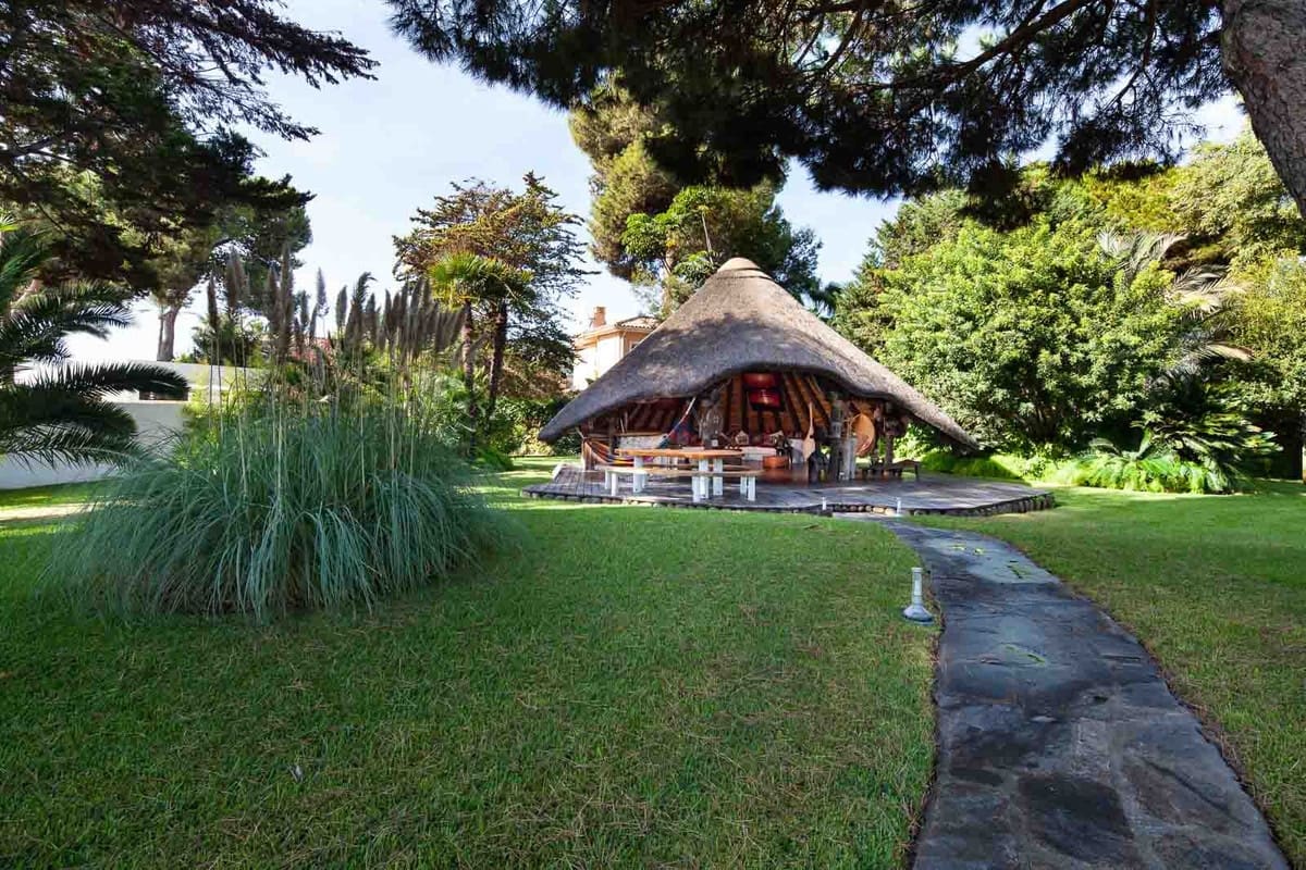 10 soveværelse Villa til salg i Estepona med swimmingpool - € 13.500.000 (Ref: 8442103)