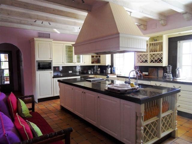 8 bedroom Villa for sale in La Quinta with pool garage - € 7,900,000 (Ref: 8442111)