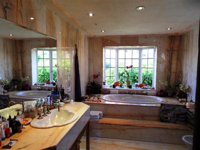 8 bedroom Villa for sale in La Quinta with pool garage - € 7,900,000 (Ref: 8442111)