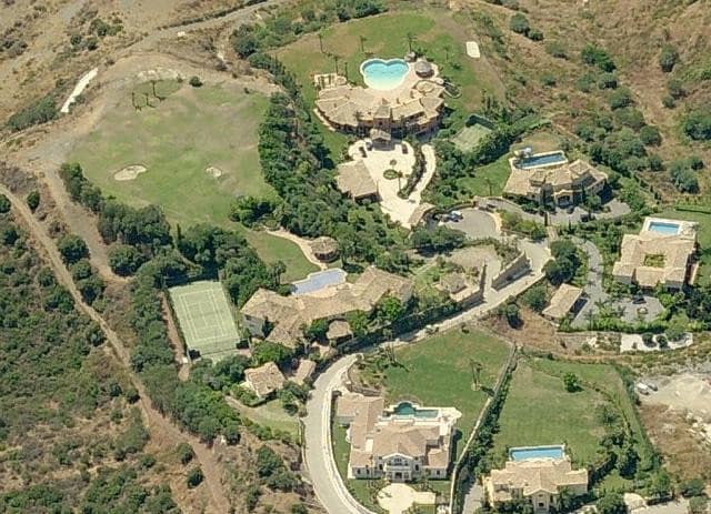 8 bedroom Villa for sale in La Quinta with pool garage - € 7,900,000 (Ref: 8442111)