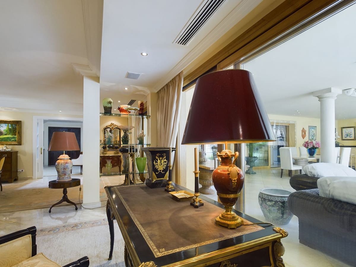 4 bedroom Villa for sale in Nueva Andalucia with pool - € 3,495,000 (Ref: 8442125)